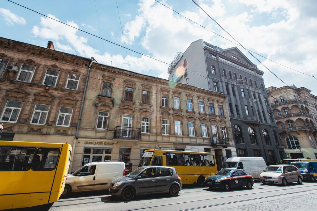 біля оперного театру Apartament *